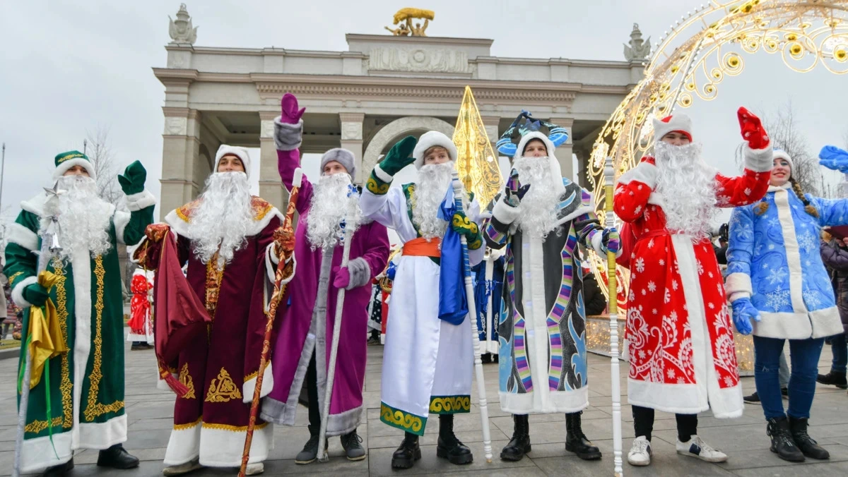 Афиша трансляции Шествие Дедов Морозов со всей России