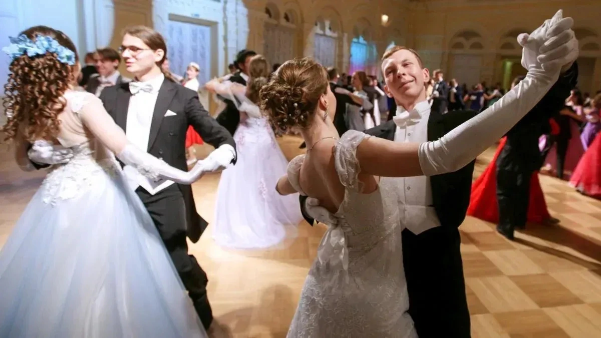 Афиша трансляции Бал XIX века в рамках акции "Библионочь"