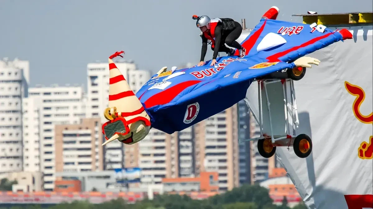 Афиша трансляции Чемпионат по полетам Redbull Flugtag на Гребном канале
