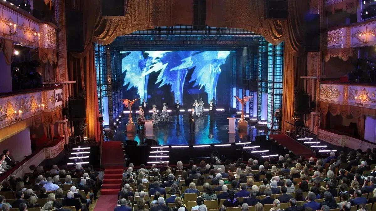 Афиша трансляции О кино: деятели кинематографа на премии "Ника"