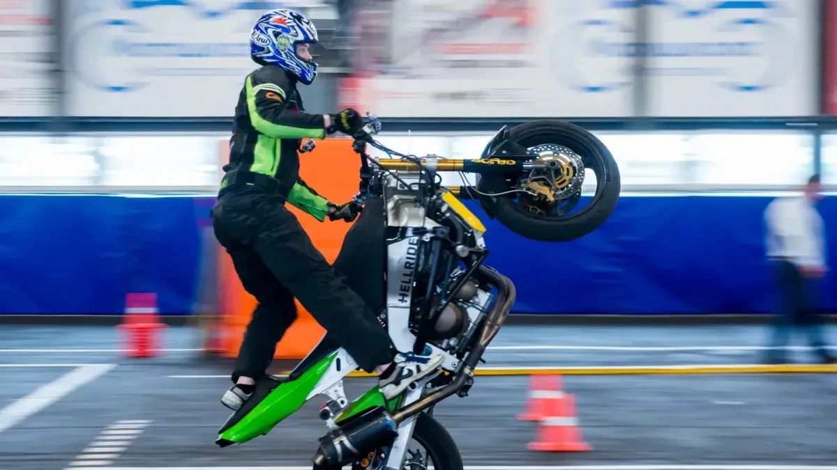 Афиша трансляции Соревнования по джимхане у учеников мотошколы Мосгортранса