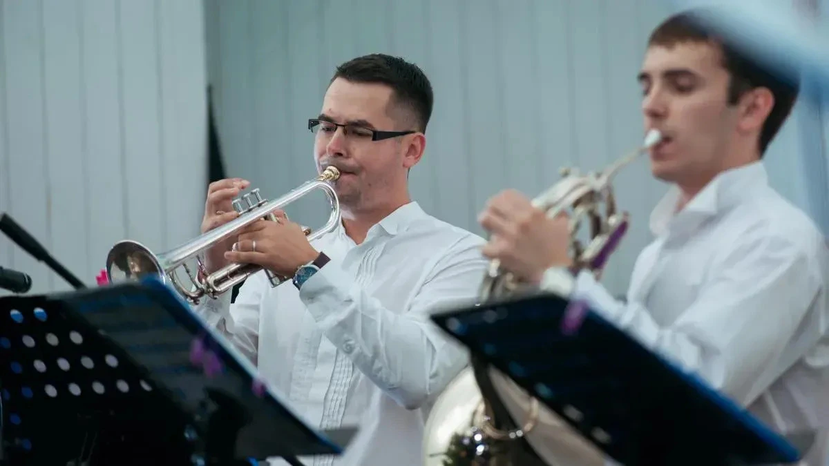 Афиша трансляции Концерт брасс-ансамбля солистов Большого театра под дождем