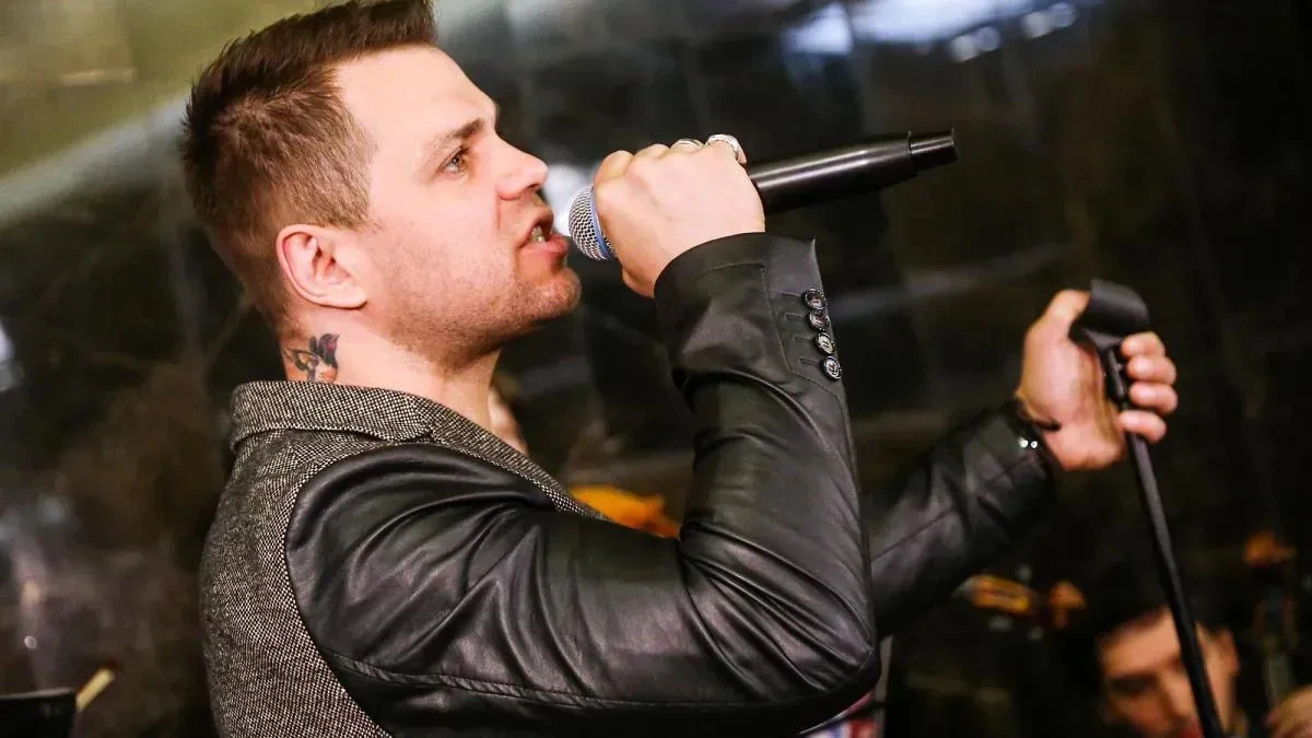 Афиша трансляции Живой концерт в метро с участием группы "Градусы"