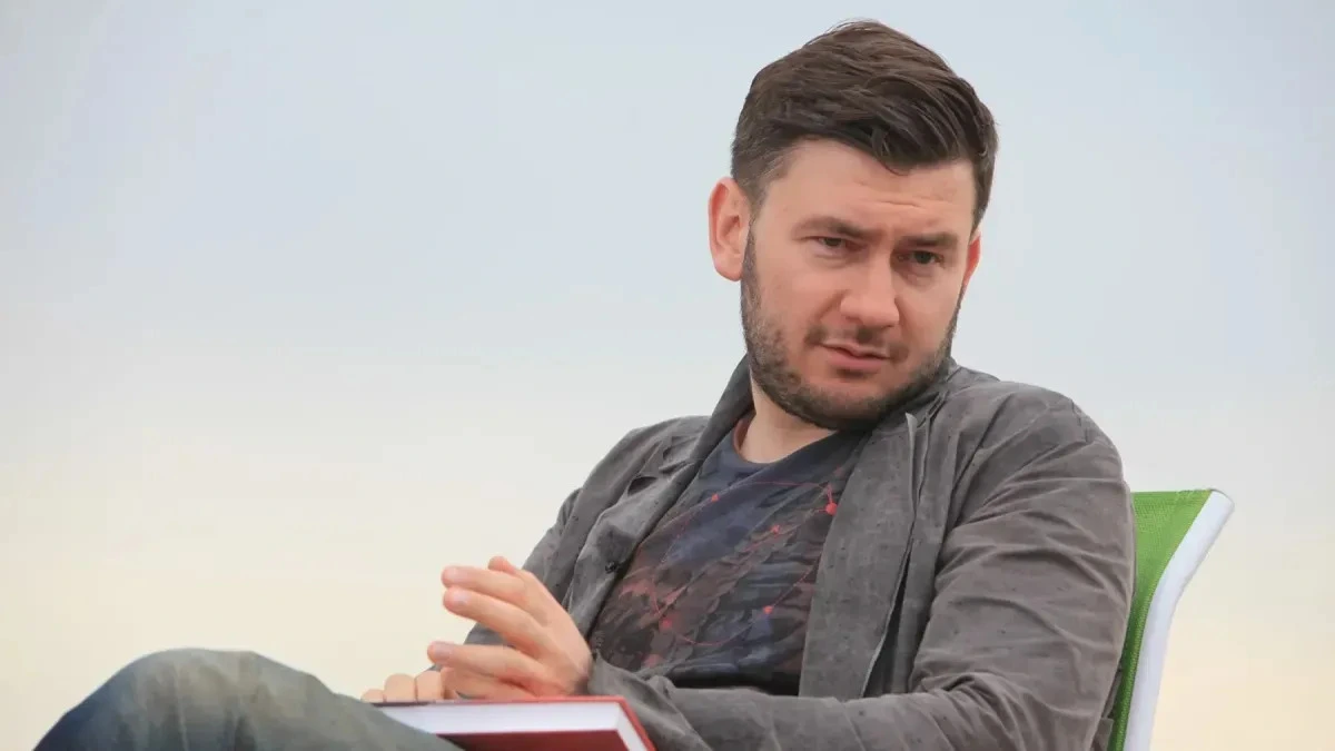 Афиша трансляции Встреча  с Дмитрием Глуховским на Telling Stories – 2021