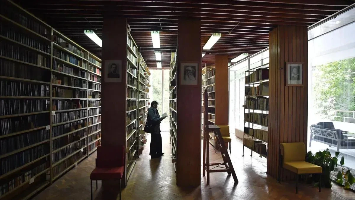 Афиша трансляции Экскурсия по Дому творчества писателей в Переделкине