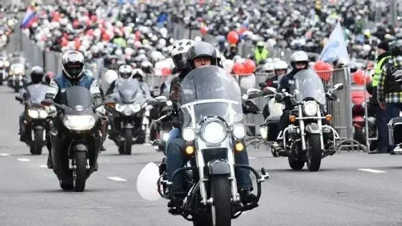 Афиша трансляции Мотопарад в честь закрытия летнего сезона