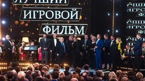 Афиша трансляции Красная ковровая дорожка премии "Золотой орел"