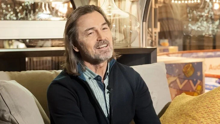 Афиша трансляции Открытый урок с Никасом Сафроновым