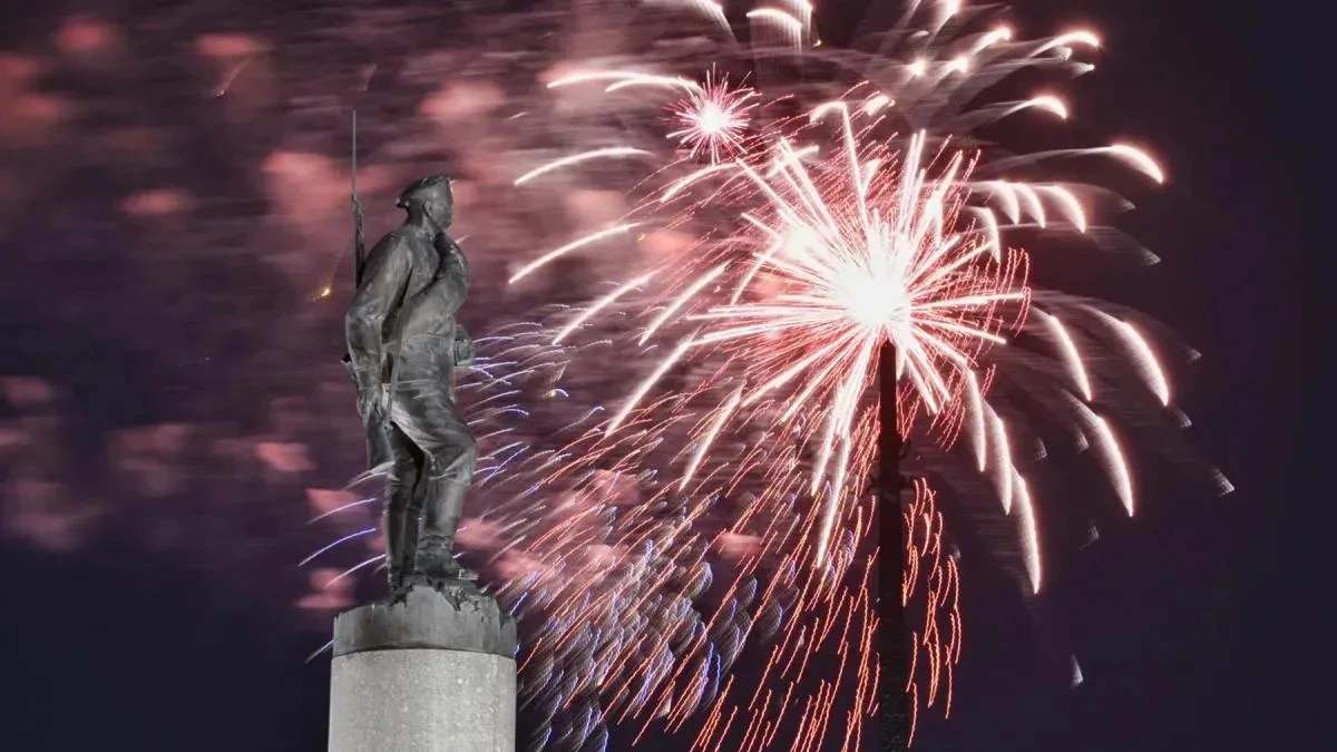 Афиша трансляции Салют в честь Дня защитника Отечества