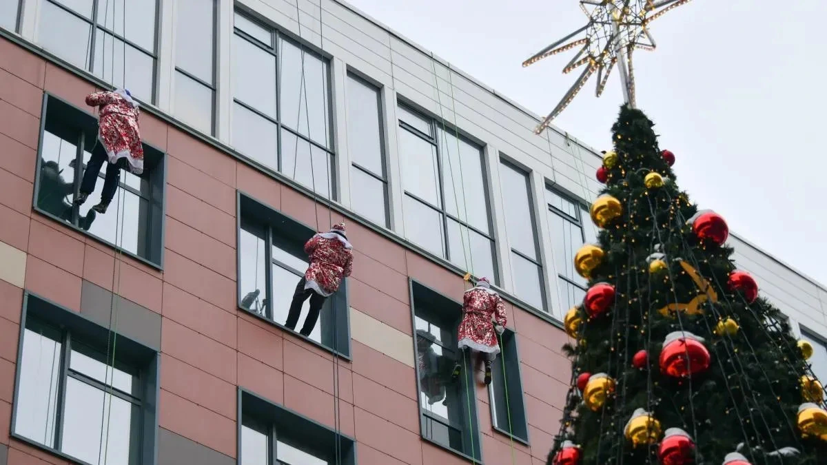 Афиша трансляции "Десант Дедов Морозов" в детской больнице