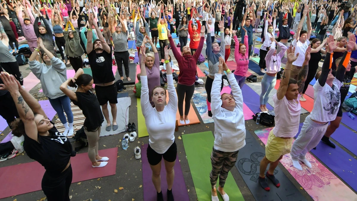 Афиша трансляции Массовое занятие йогой в парке "Царицыно"