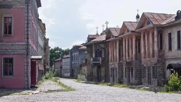 Афиша трансляции Экскурсия по территории киностудии "Мосфильм"