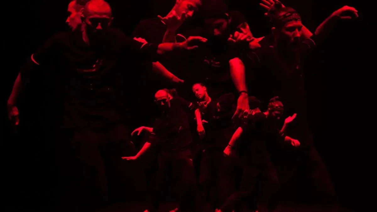 Афиша трансляции Танцевальный перформанс Roman photo