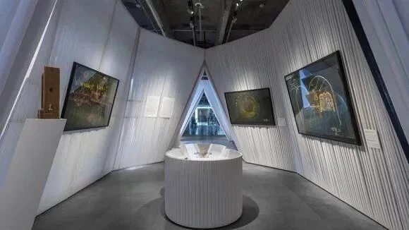 Афиша трансляции Экскурсия на Восток, полный мистических практик