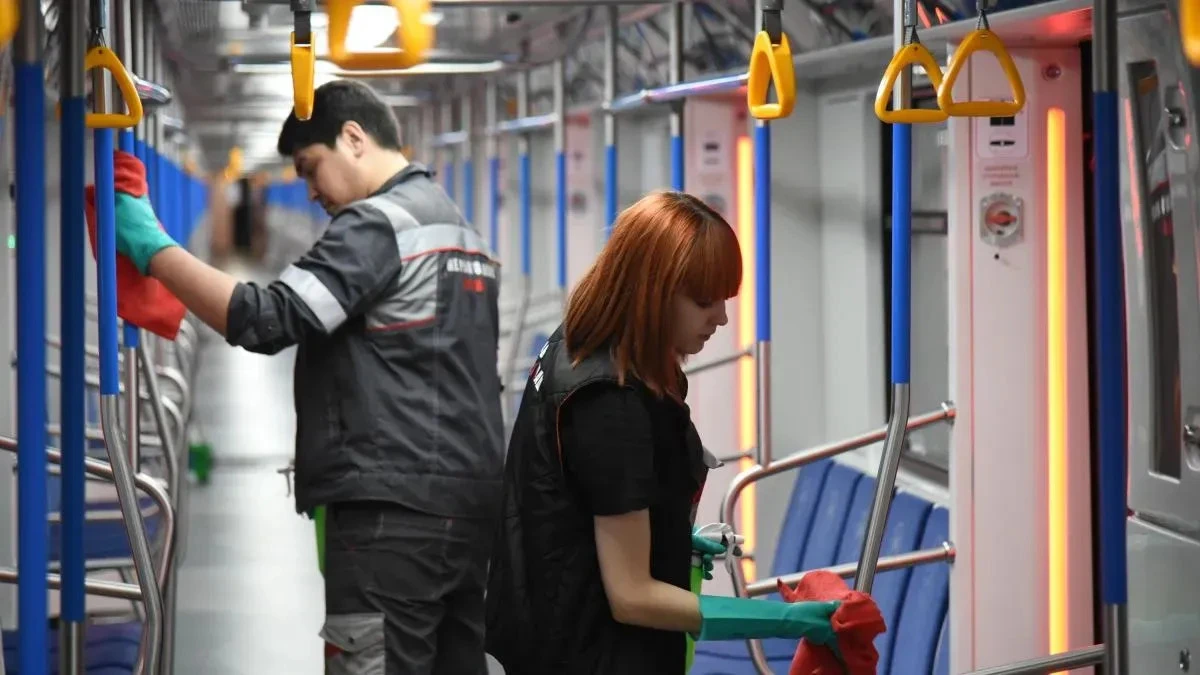 Афиша трансляции Как проходит дезинфекция вагонов метро