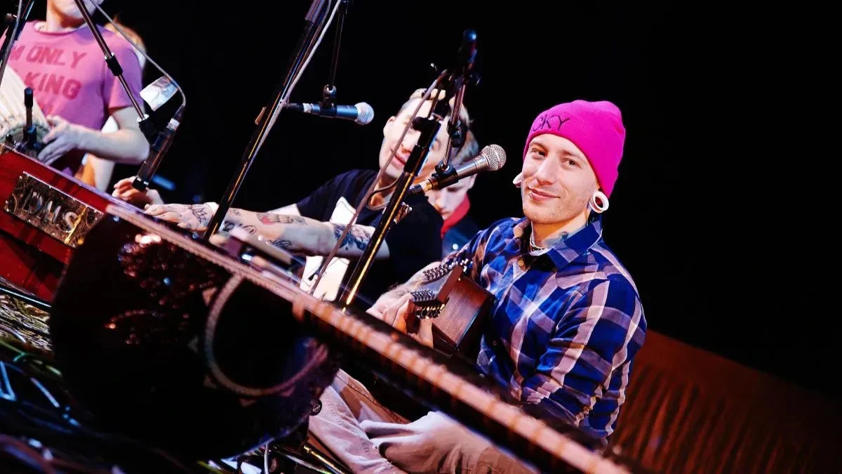 Афиша трансляции Пение мантр в исполнении Пьера Эделя из "Голоса"