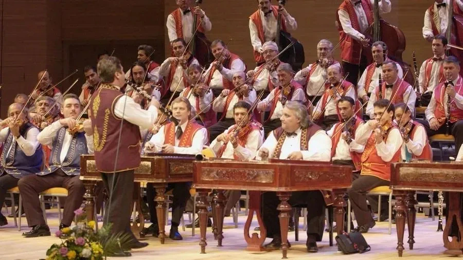 Афиша трансляции 100 цыганских скрипок играют Россини и Шуберта