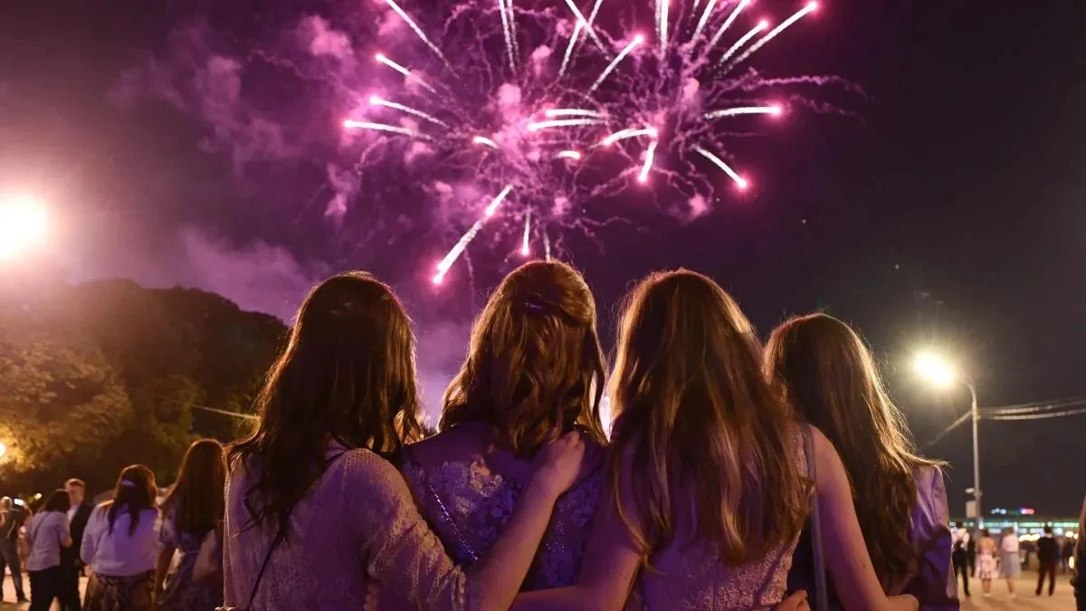 Афиша трансляции Общегородской выпускной на ВДНХ