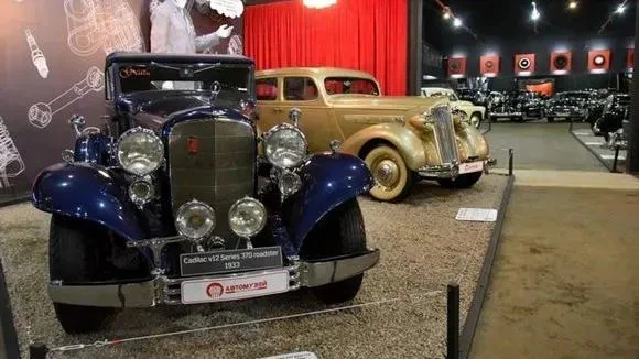 Афиша трансляции "Моторы Октября". Экскурсия в прошлое мирового автопрома