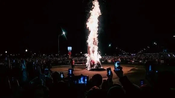 Афиша трансляции Сожжение пятиметрового вьюгофона в Парке Горького