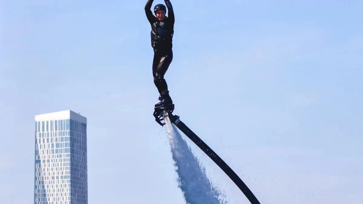 Афиша трансляции Экстремальное шоу на гидрофлай-фестивале