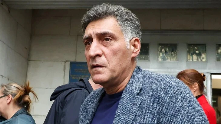 Афиша трансляции Прощание с режиссером и телеведущим Тиграном Кеосаяном