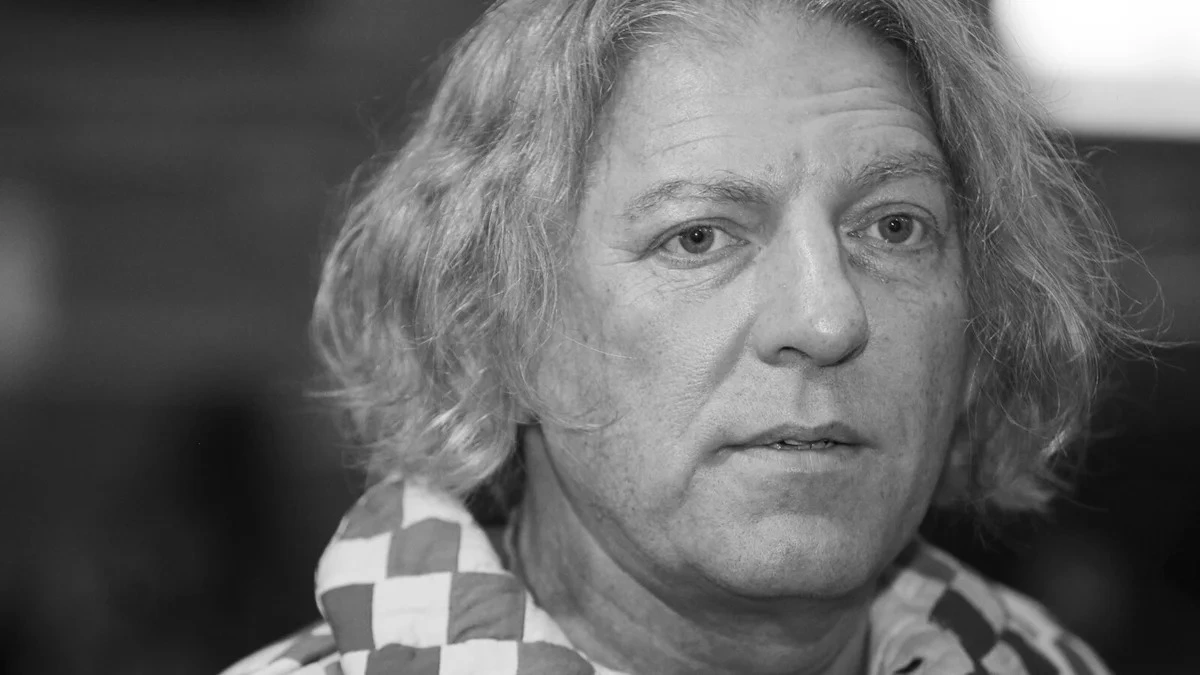 Афиша трансляции Прощание с продюсером и телеведущим Александром Олейниковым