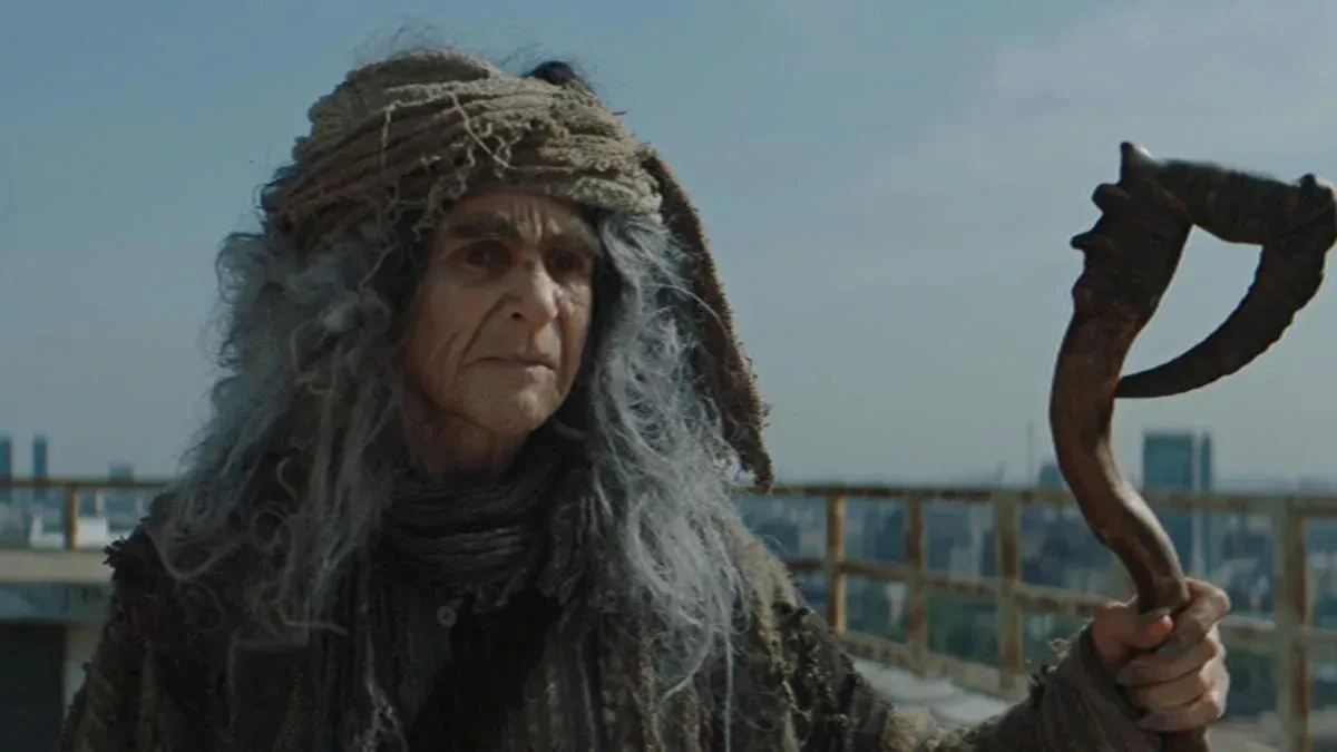 Афиша трансляции Ковровая дорожка в честь фильма "Баба Яга спасает мир"