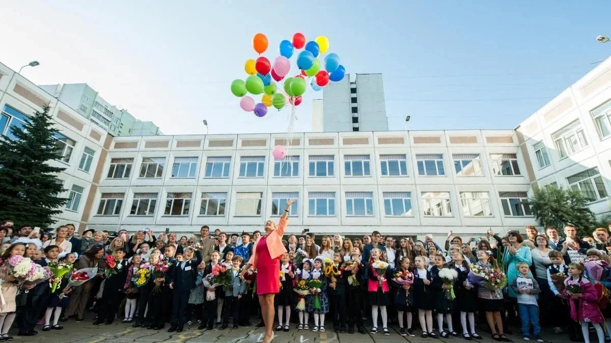 Афиша трансляции День знаний и высадка деревьев на Аллее первоклассников