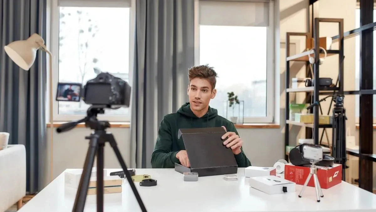 Афиша трансляции Специалисты – о будущем российских блогеров