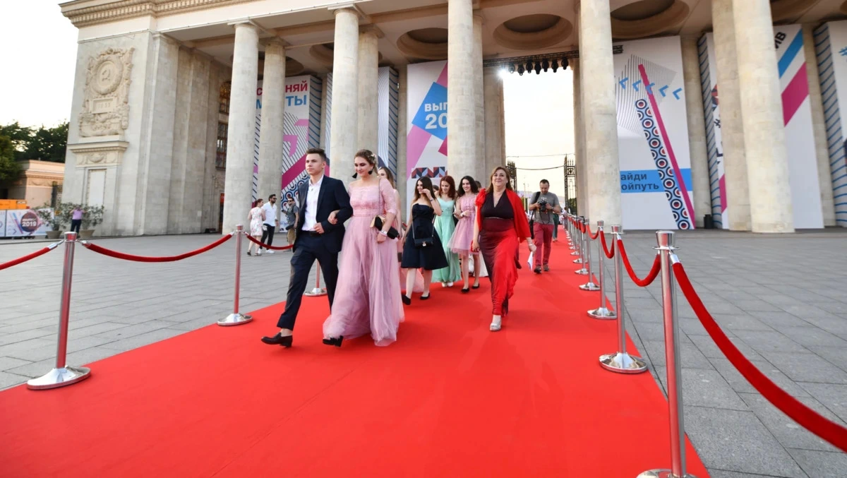 Афиша трансляции Общегородской выпускной в Парке Горького