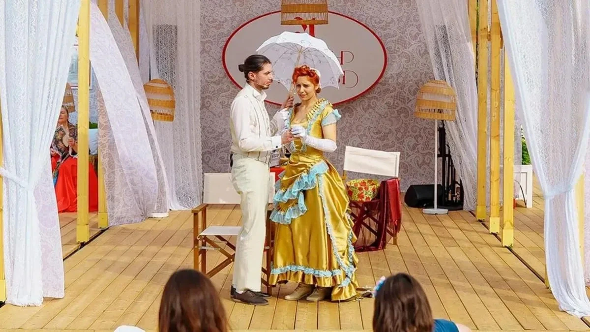 Афиша трансляции Закулисье мюзикла "Сокровища старинной усадьбы"