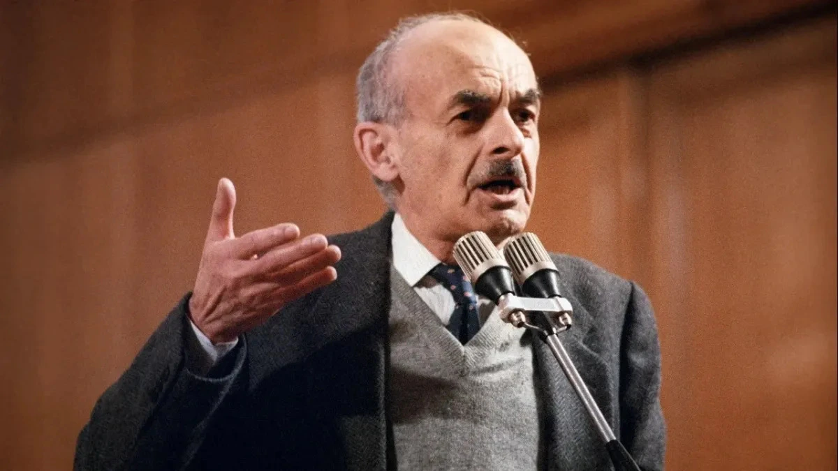 Афиша трансляции Театральные актеры читают Евтушенко и Окуджаву