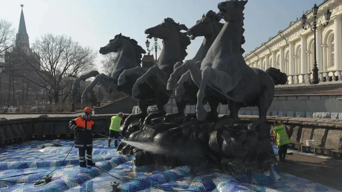 Афиша трансляции Промывка фонтанов на Манежной площади