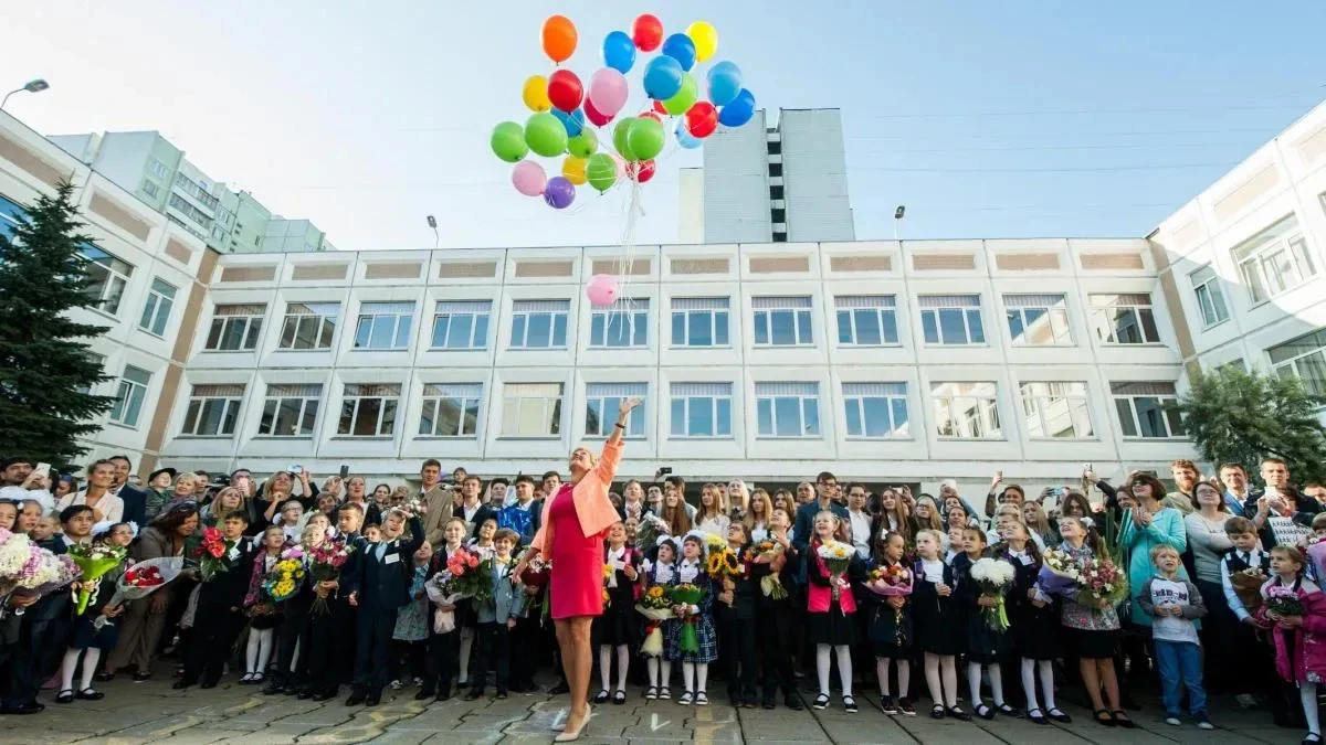 Афиша трансляции Торжественные линейки проходят в школах Москвы