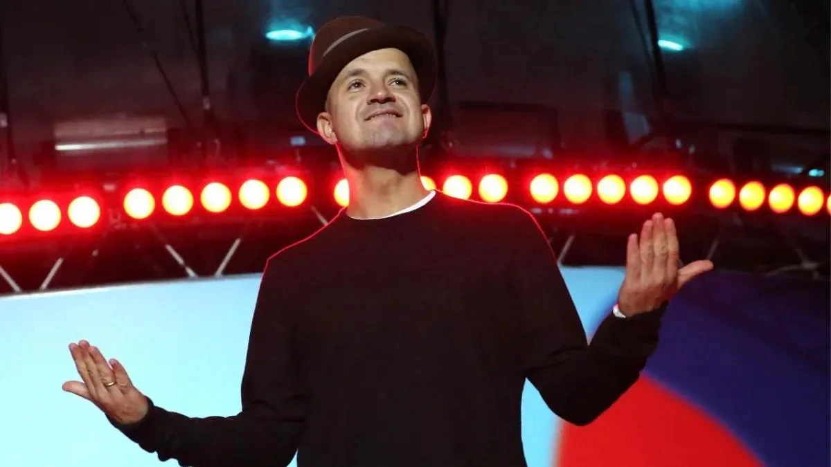 Афиша трансляции Уличный спектакль Егора Дружинина "Девушка без адреса"