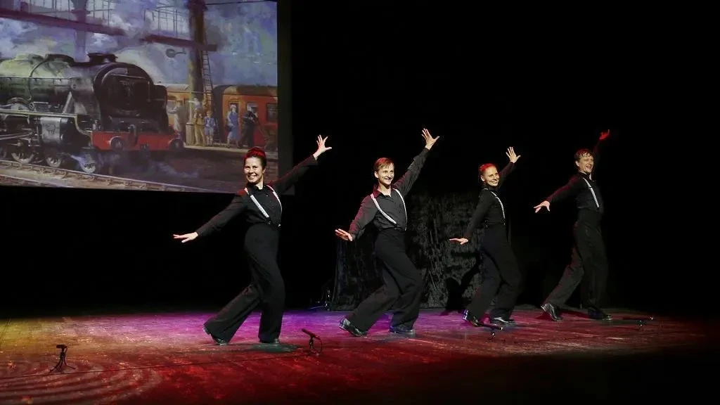 Афиша трансляции Cпектакль с чечеткой на руках и четырех ногах