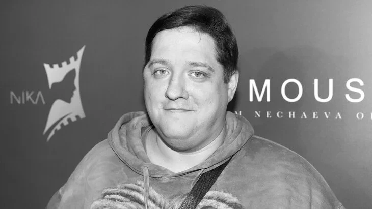 Афиша трансляции Прощание с актером Романом Поповым