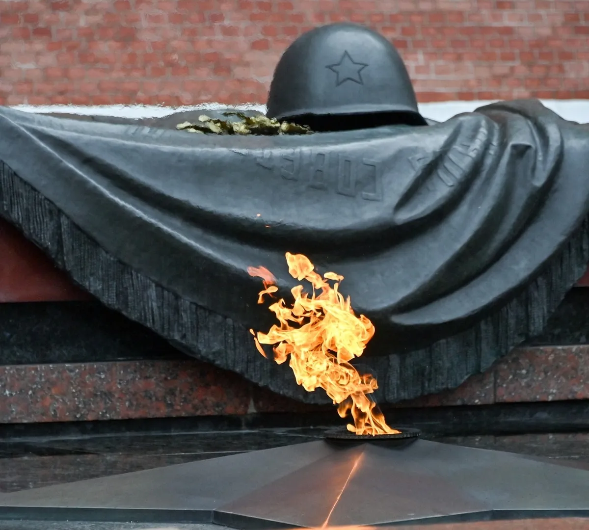 Афиша трансляции Возложение цветов в 81-ю годовщину Сталинградской битвы