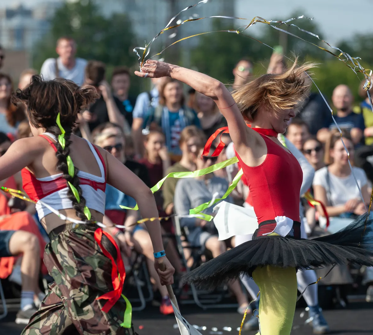 Афиша трансляции Репортаж с фестиваля "Форма" и перформанс Максима Диденко