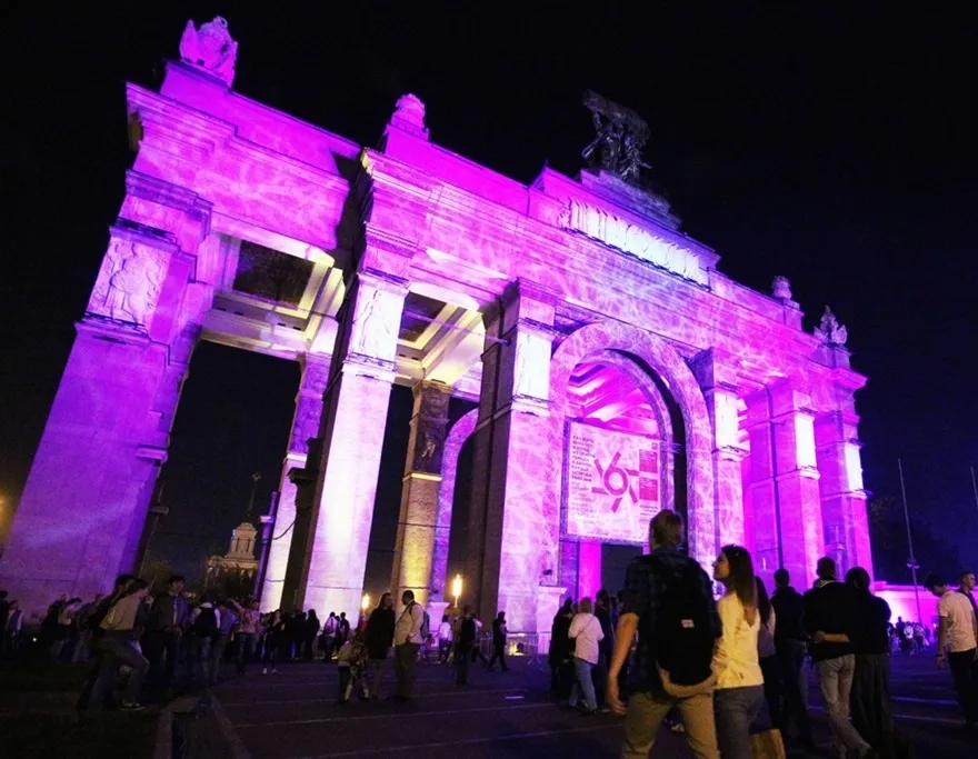 Афиша трансляции Видеопроекционное шоу на арке главного входа ВДНХ