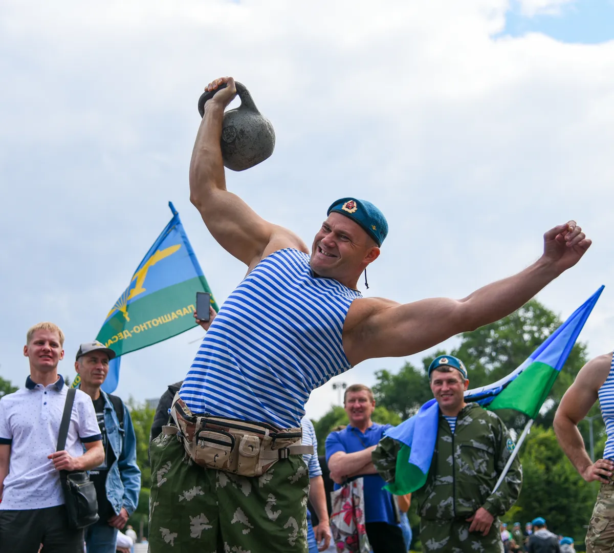 Афиша трансляции Десантники отдыхают в Парке Горького