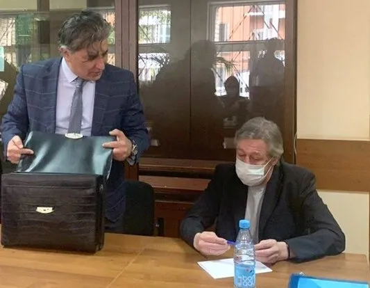 Афиша трансляции Михаил Ефремов признал вину на очередном заседании суда