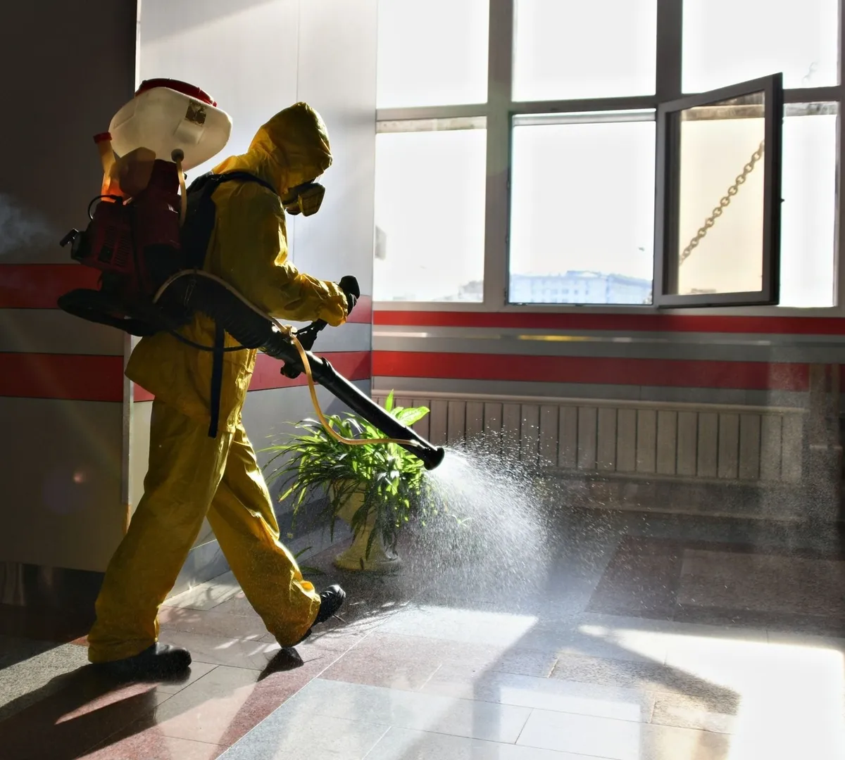 Афиша трансляции Как проходит дезинфекция Казанского вокзала