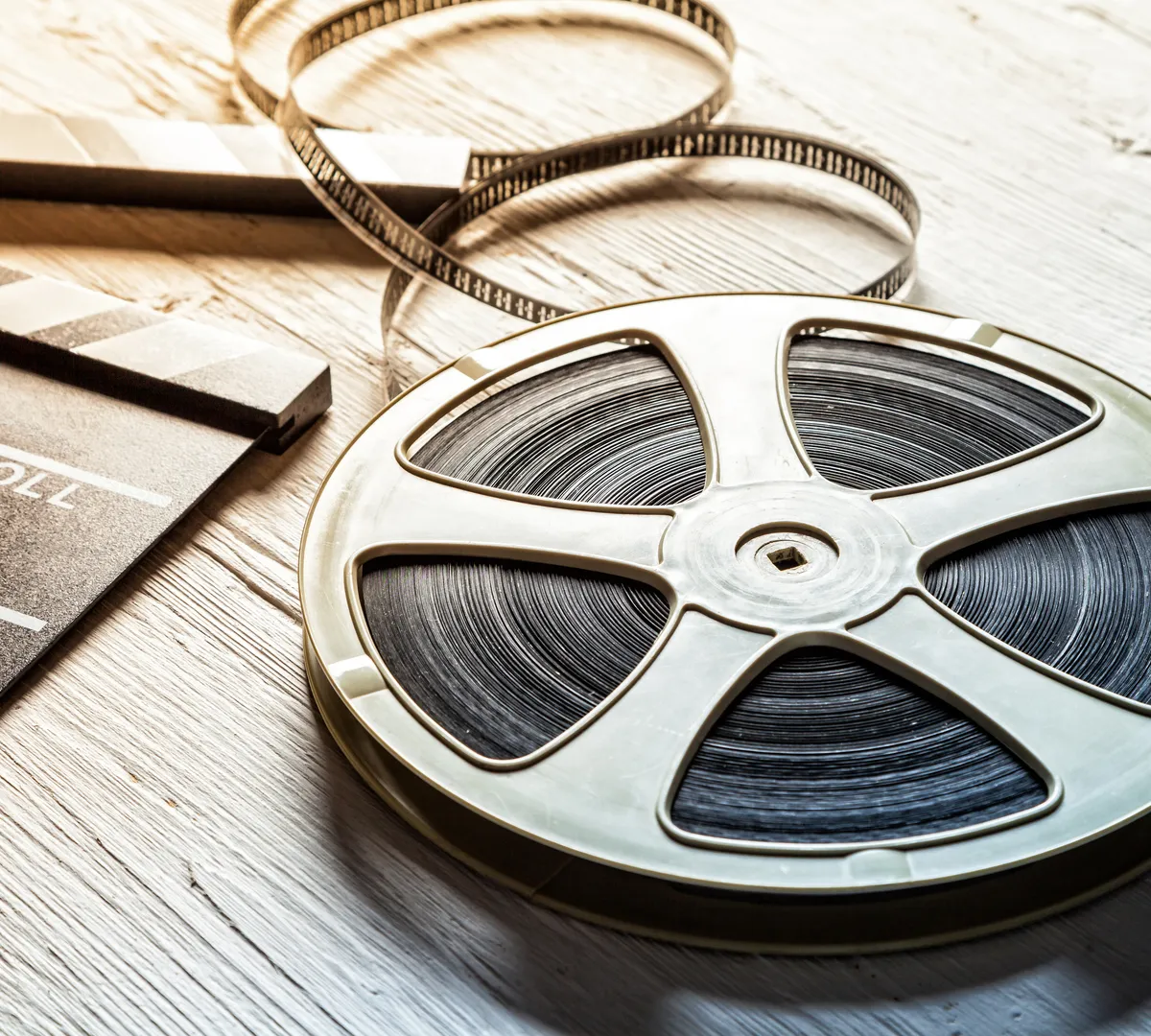 Афиша трансляции Обсуждение фильма "Скоро кончится лето"