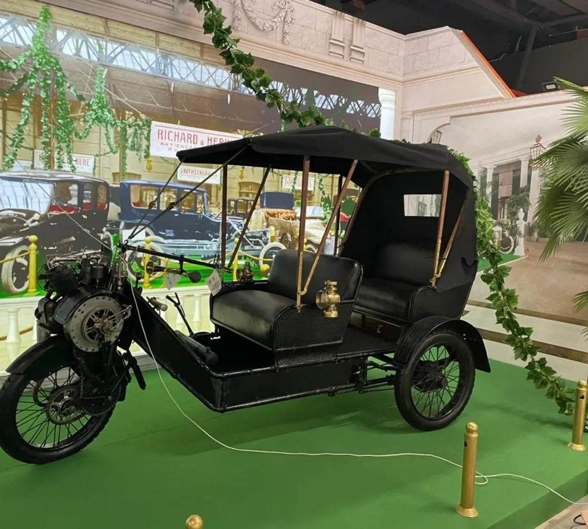 Афиша трансляции Экскурсия по выставке "Первые моторы России"