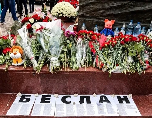 Афиша трансляции В  столице возложили цветы в память о жертвах Беслана