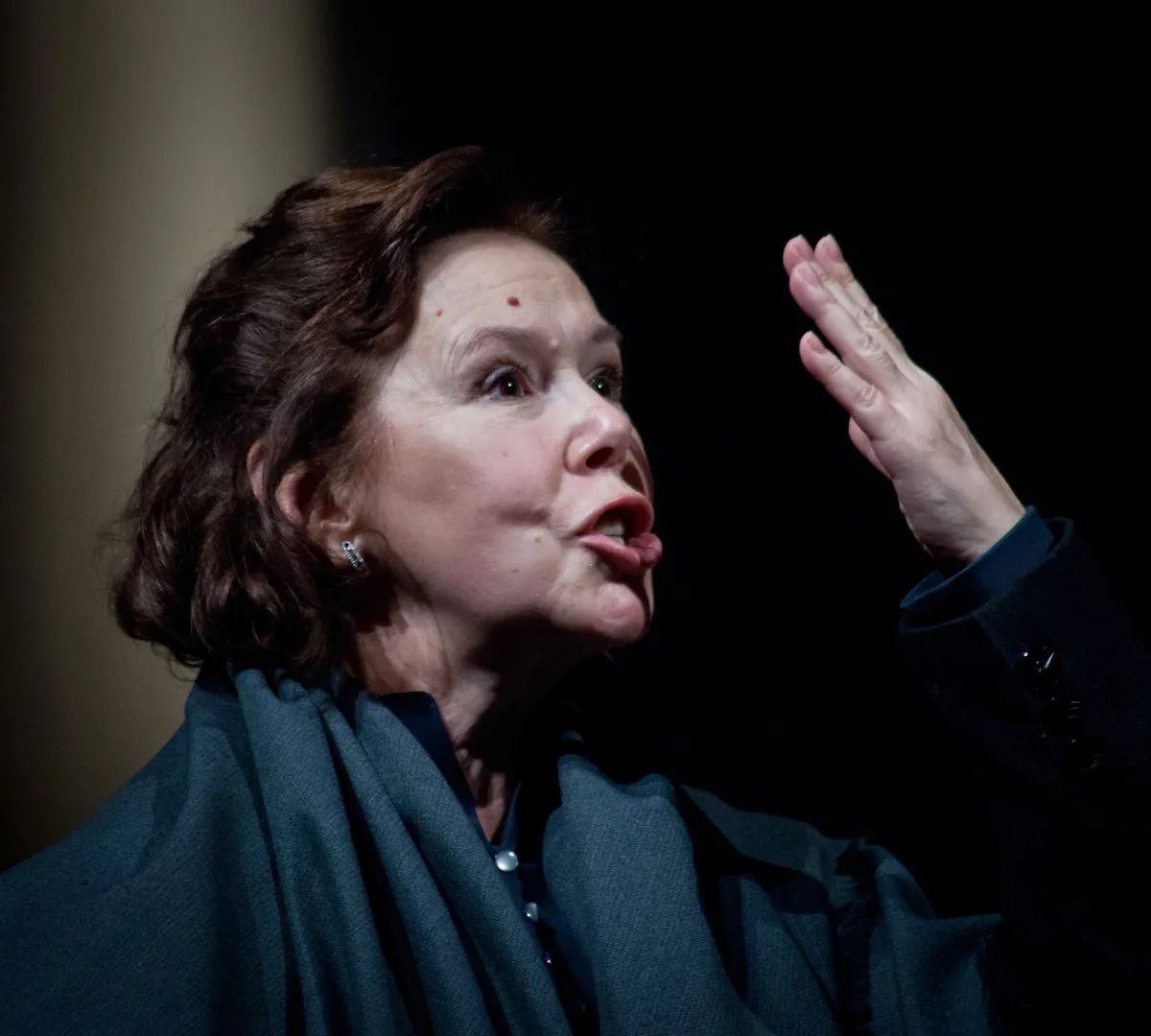 Афиша трансляции Актриса Евгения Симонова читает Ахматову и Гумилева