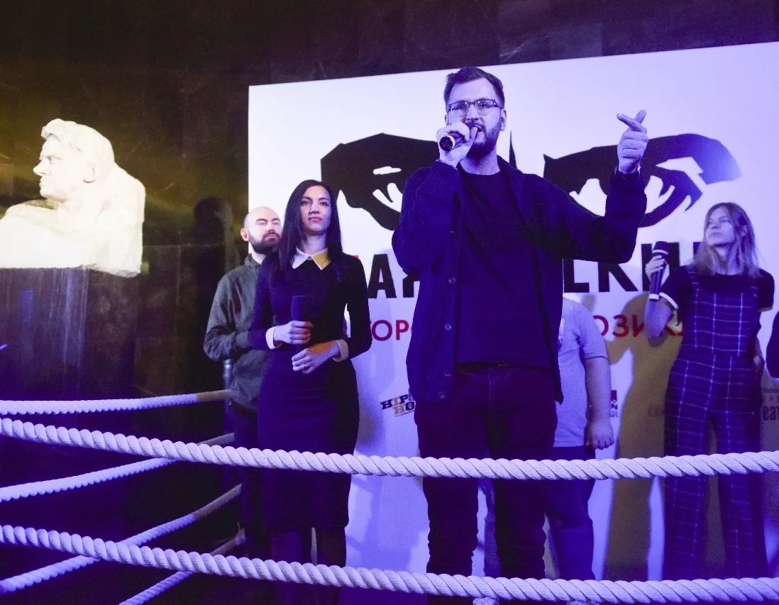 Афиша трансляции Рэперы сражаются за звание "Короля поэтов"