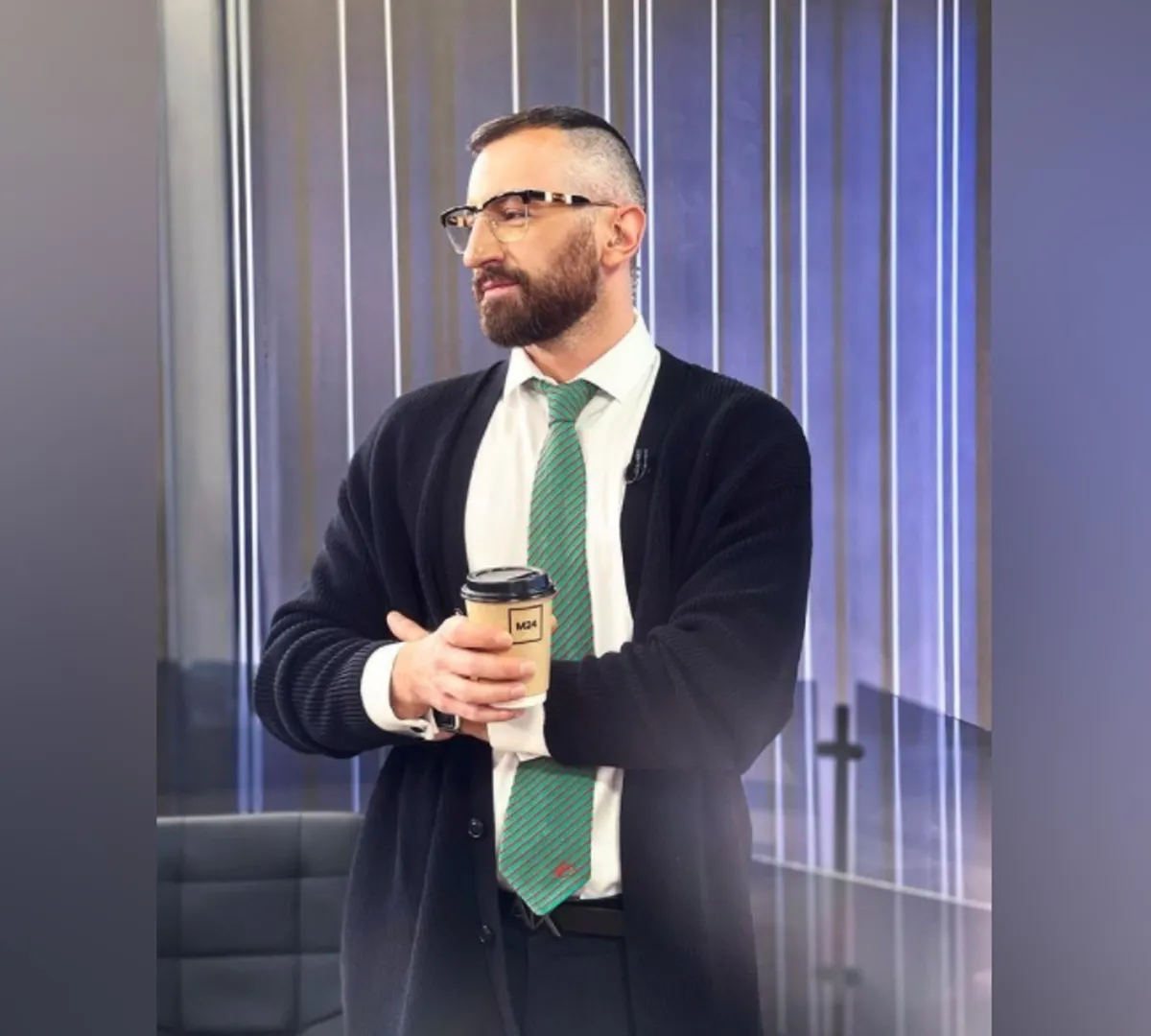 Афиша трансляции Ведущий Москвы 24 Станислав Кулик учится кататься на коньках